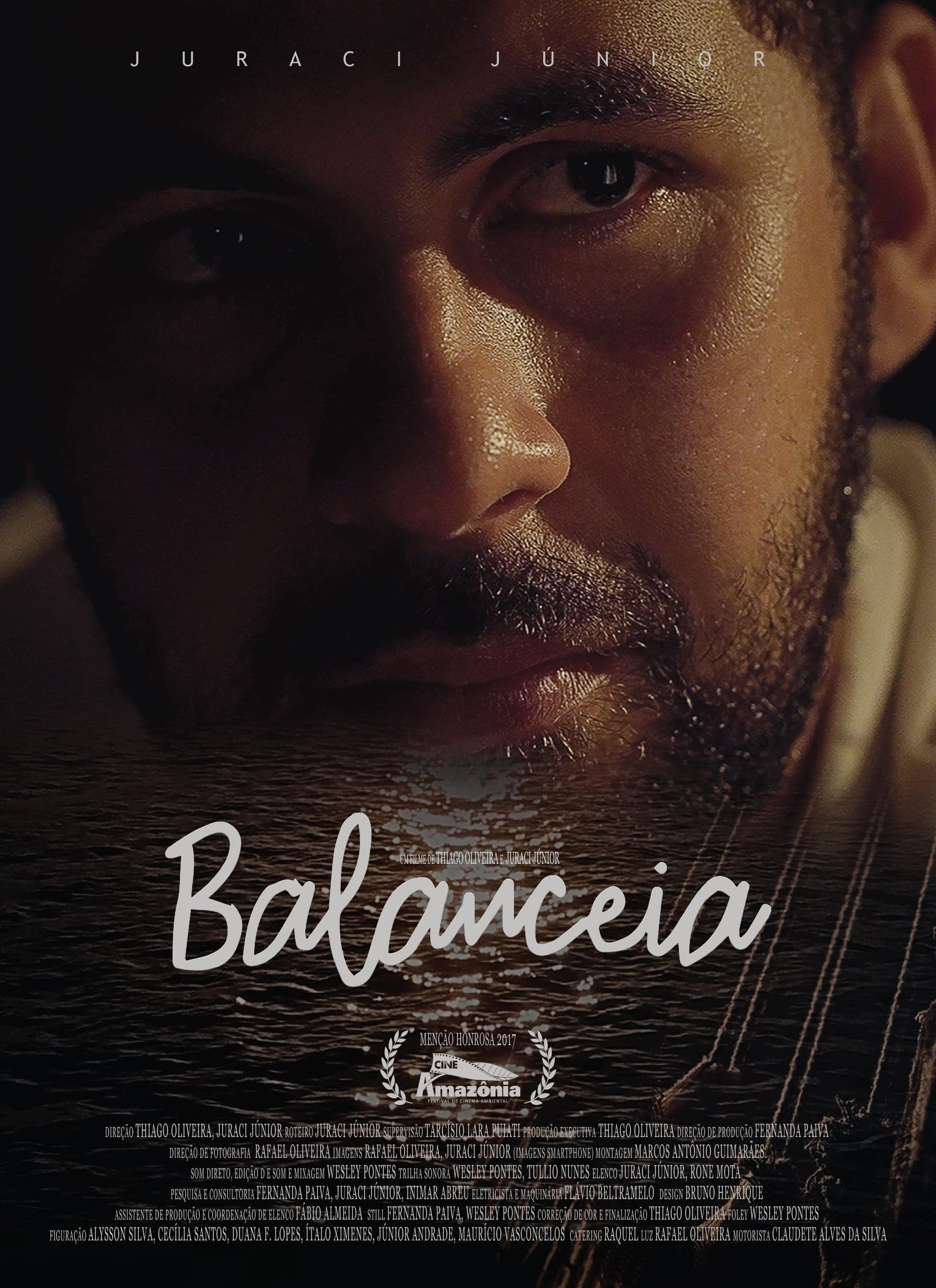 Cartaz de Balanceia: rosto de um homem de barba na penumbra.